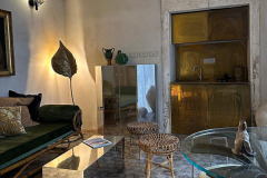 BCLI-armadietto-a-V-e-tavolo-con-ruote-a-specchio-per-salotto