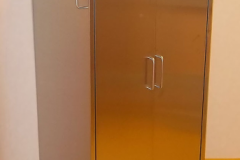 Armadio-inox-con-ruote-chiuso