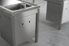 Lavabo-inox-dettaglio-lato-vasca