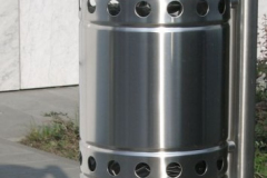 Cestino-inox-cilindrico-e-palo-sostegno
